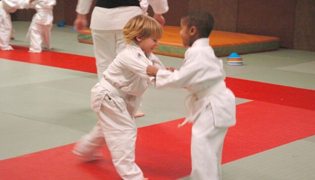 enfants pratiquant du judo