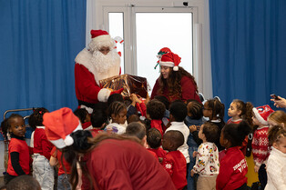 251218 Le père Noël à l'école Casanova